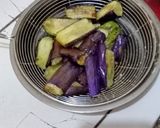 Foto langkah ke 2 dari resep Ayam terong balado.