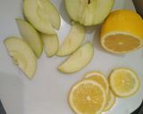 Foto langkah ke 2 dari resep Infused water lemon, apel hijau, and daun mint.