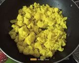 A picture of step 2 of Aloo Gobhi Matar Curry.