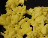 Foto langkah ke 2 dari resep Avocado Toast Bread Scrambled Egg (Menu Diet 350 Kalori).