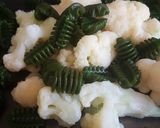 Foto del paso 4 de la receta Coliflor y pasta gratinadas con bechamel a la mostaza