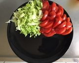 Une image de l'étape 2 de Salade de tomates carottes romaine et courgettes à la feta.