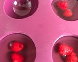 Foto del paso 4 de la receta: Gota de agua al agua de rosas con frambuesas