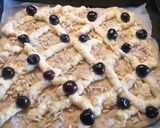 Foto del paso 3 de la receta: 74. Coca Sant Joan de crema y cerezas de temporada/Panificadora