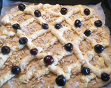 Foto del paso 3 de la receta: 74. Coca Sant Joan de crema y cerezas de temporada/Panificadora