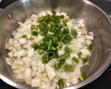 Foto del paso 2 de la receta: Noodles con albóndigas recuperadas y col