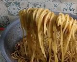 Gambar langkah 3 resipi Aglio olio seafood.