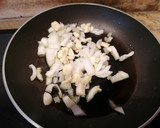 Foto del paso 1 de la receta: Champiñones con tomate