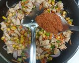 A picture of step 2 of Peri peri chicken macaroni.