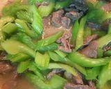 Foto langkah ke 4 dari resep Sapi Seledri Tumis Bawang Putih.