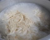 A picture of step 2 of Cheesy garlic chowmin.