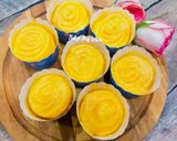 Hình bước làm 3 của món Bánh cupcake bông lan trứng muối phô mai chà bông sốt dầu trứng