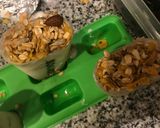 Foto del paso 4 de la receta: Helado de yogur con frutillas, moras y granola light, fresco