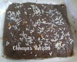 चाॅकलेट कोकोनट बर्फी (chocolate coconut barfi recipe in marathi) रेसिपी स्टेप 3 फोटो 