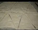 Foto del paso 2 de la receta: Medialunas dulces EN Sartén (con harina leudante)