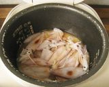A picture of step 3 of Ikameshi Mochi.