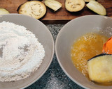 Foto del paso 5 de la receta: Berenjenas fritas con salsa de yogur natural