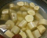 A picture of step 1 of Banana stew.