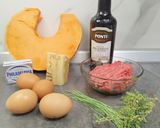 Foto del passaggio 1 della ricetta Polpetta con cuore alla coque, salsa alla zucca, spuma di parmigiano e caviale di aceto balsamico