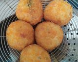 Foto langkah ke 8 dari resep Kroket Kentang isi Keju.