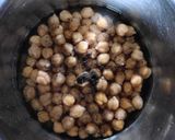 A picture of step 1 of Amritsari chole.