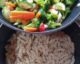 Foto del paso 5 de la receta: Verduras salteadas con carne de pavo, fideos y crema🥦😋