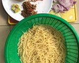 A picture of step 1 of Spaghetti.