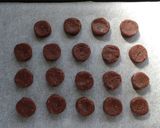 A picture of step 5 of Crispy Cocoa Cookies Made with Rice Flour.