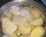 Foto langkah ke 1 dari resep Mashed potato and beef mince.