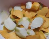 Foto langkah ke 2 dari resep Asinan mangga.
