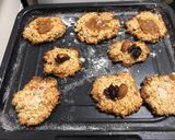 Foto del paso 3 de la receta: Económicas galletitas de avena y banana sin harina