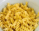 Foto del paso 1 de la receta: Fusilli Caramelizado con Atún Brocolí