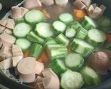 Foto langkah ke 3 dari resep Sop oyong soun sosis.