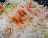 Foto langkah ke 3 dari resep Bihun goreng simple untuk isian gorengan.