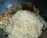 Foto langkah ke 5 dari resep Mie Goreng Chinese Food (Halal).