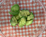 Foto del paso 3 de la receta: Ensalada de pepino y salmón estilo sushi