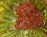 Foto del paso 12 de la receta: Tajín de carne de ternera con gombos y salsa de tomate - Mlokhiya