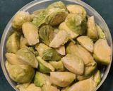 Foto del paso 1 de la receta: Esalada tibia: repollitos de Bruselas, zuquini y algo mas