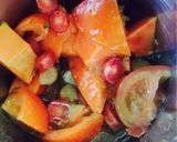 A picture of step 1 of Papaya carrot juice.