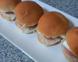 Foto del paso 3 de la receta: Hamburguesas mini de pollo con queso y cebolla crujiente