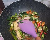 Foto langkah ke 2 dari resep Tumis Ikan Asin Jambal Cabe Ijo.