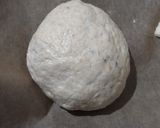 Une image de l'étape 3 de Bagels aux graines de nigelle et olives.