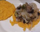 Foto del paso 5 de la receta: Arepa🍄rellena🥯de champiñones🥙salteados🧀y queso🧆