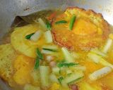 Foto langkah ke 7 dari resep Telur Ceplok Kuah Acar Kuning.