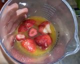Foto del paso 1 de la receta: 🍓 Helado de frutilla y naranja en palito 🍊