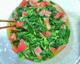 A picture of step 4 of Chilled Soba with Tomato and Molokhia.