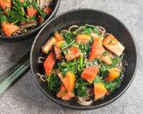 A picture of step 7 of Chilled Soba with Tomato and Molokhia.