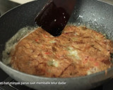 Foto langkah ke 5 dari resep Telur Dadar Terong Devina Hermawan.