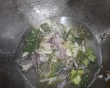 Foto langkah ke 1 dari resep Sop Telur Orak Arik.