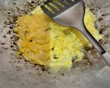 Foto langkah ke 1 dari resep Telur dadar kuah santen.